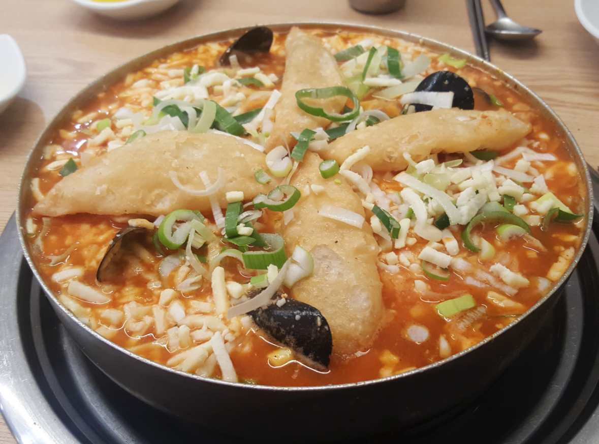 Mukshidonna pot style tteokbokki Samcheong-dong, Seoul